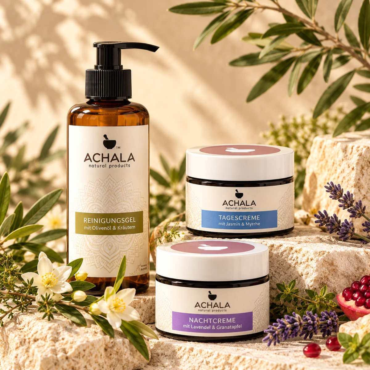 ACHALA Naturkosmetik mit Tagescreme, Nachtcreme und Reinigungsgel auf mediterranem Naturstein